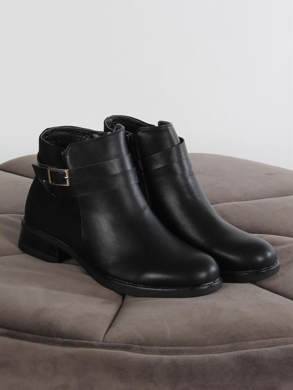 Milazzo - Svart känga med remmar runt skaftet och liten klack